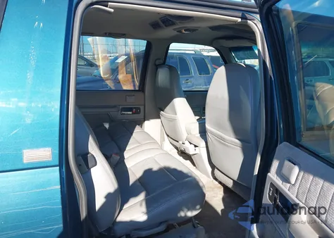 1994 Chevrolet Suburban K1500 from USA, damaged, VIN 1GNFK16K8RJ336772